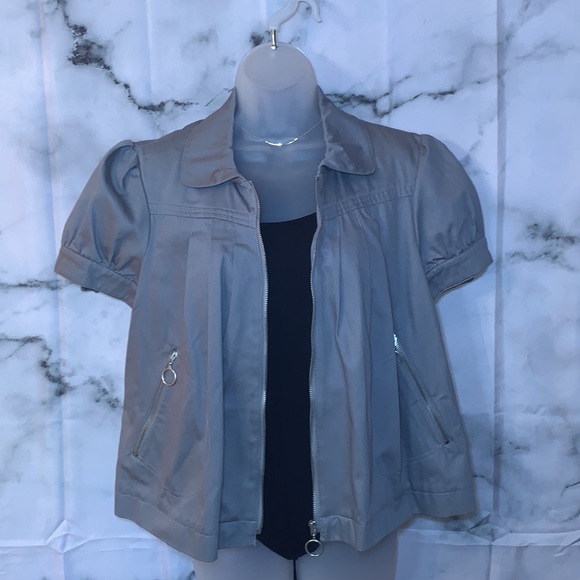 US 10 H&M Gray Button & Zipper Detail Mini Jacket / Cape with Pockets - Picture 2 of 14